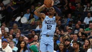 有人开挂！莫兰特上半场10中6得17分2板2助 三分5中3