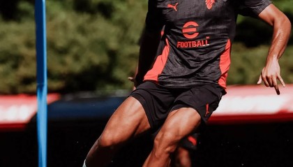 开云App下载-适应良好！恩昆库晒米兰生活训练照：迫不及待迎接更多挑战