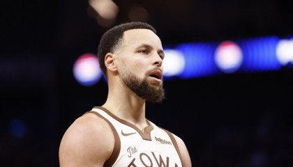 开云手机客户端-巴特勒报销后，科尔透露勇士计划！美媒晒5笔大胆方案助库里争冠|斯蒂芬·库里|吉米·巴特勒|库明加|外线|金州勇士队_新浪体育_新浪新闻