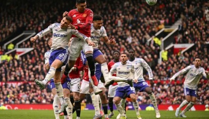 kaiyun-曼联3-1巩固前三！卡里克演后发制人，卡塞米罗破局B费破助攻纪录