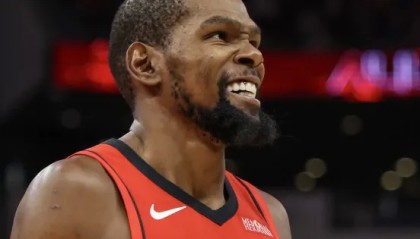 kaiyun-火箭今日全队三分35投15中&amp;amp;命中率42.9%，而尼克斯仅29.4%