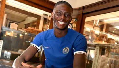 开云中国官网-切尔西宣布乌戈舒库加盟 双方签下“7+1”合同