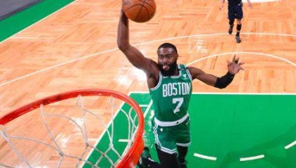 开云体育App-两大核心缺席仍大胜魔术 角色球员已非绿军短板？